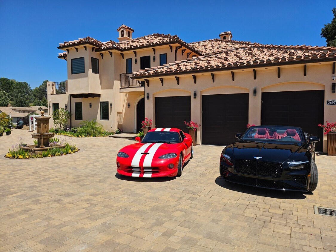 Primary Photo - Exquisite 5-Bedroom Luxury Pool Home with ...