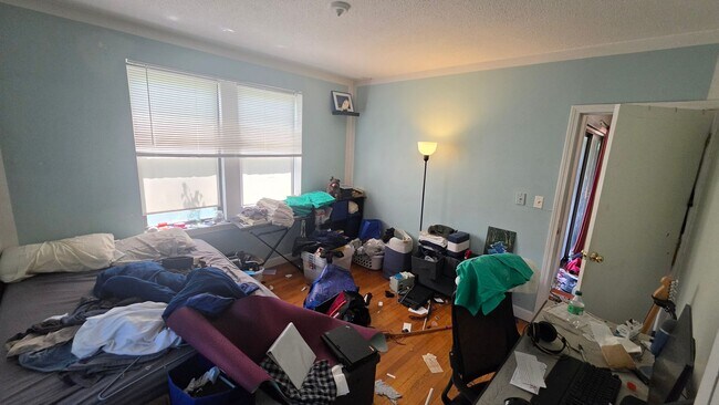 Foto del edificio - No Broker Fee | Brighton 2 Bed Condo | Heat, Hot Water & Water Included
