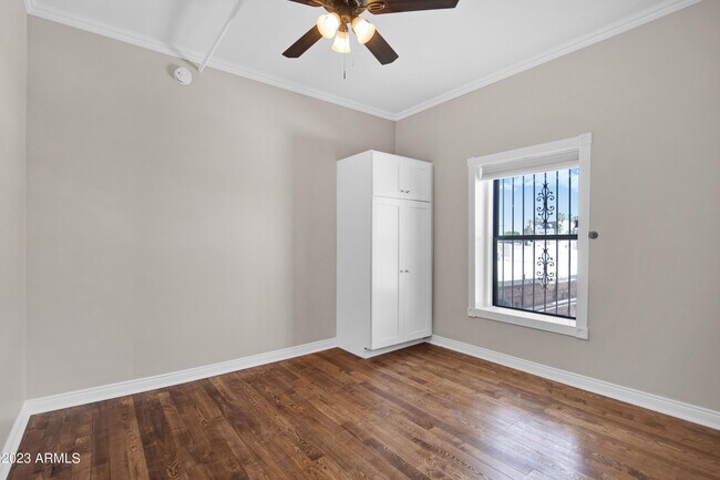Building Photo - 5753 W Glendale Ave