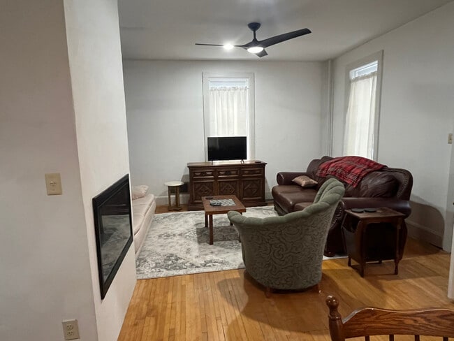 Foto del edificio - 811 Center St