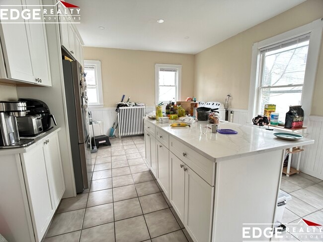 Building Photo - 73 Leicester St