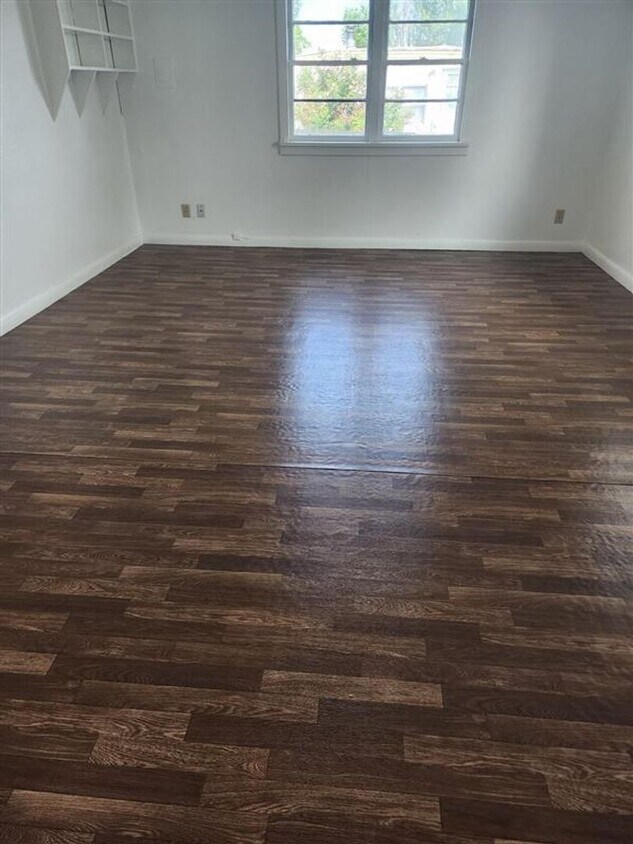 Foto del edificio - Two Bedroom -with garage!