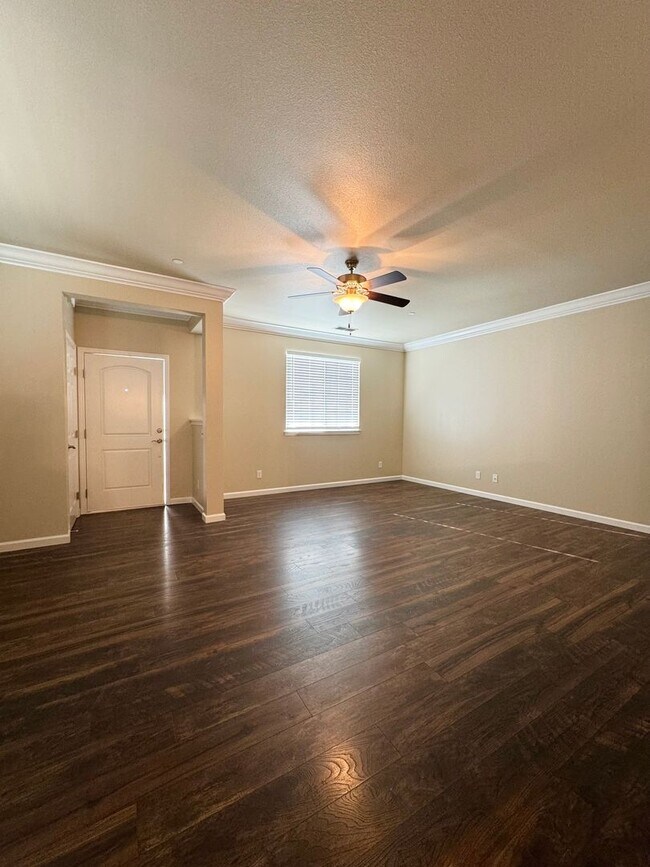 Foto del edificio - Luxury Townhouse in Vista Ridge Subdivision!