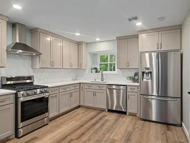 Foto del edificio - 13 Leverwood Ct