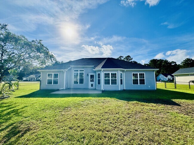 Building Photo - 222 Macarthur Dr