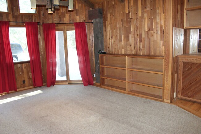 Building Photo - Unique Home Between Morrison and Conifer!!