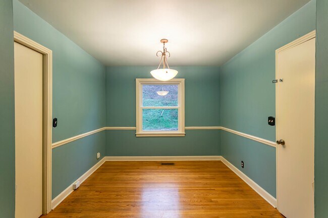 Foto del edificio - Fantastic 3/2 East Nashville w/ Bonus Room & Sunroom!