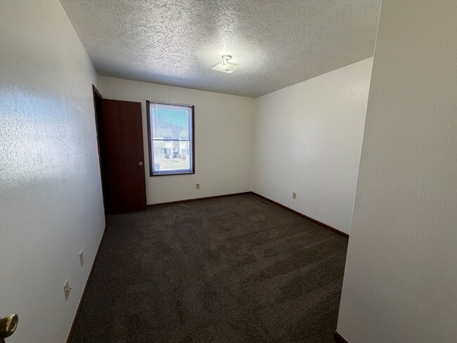 Building Photo - 519-C S Silverwood Lane