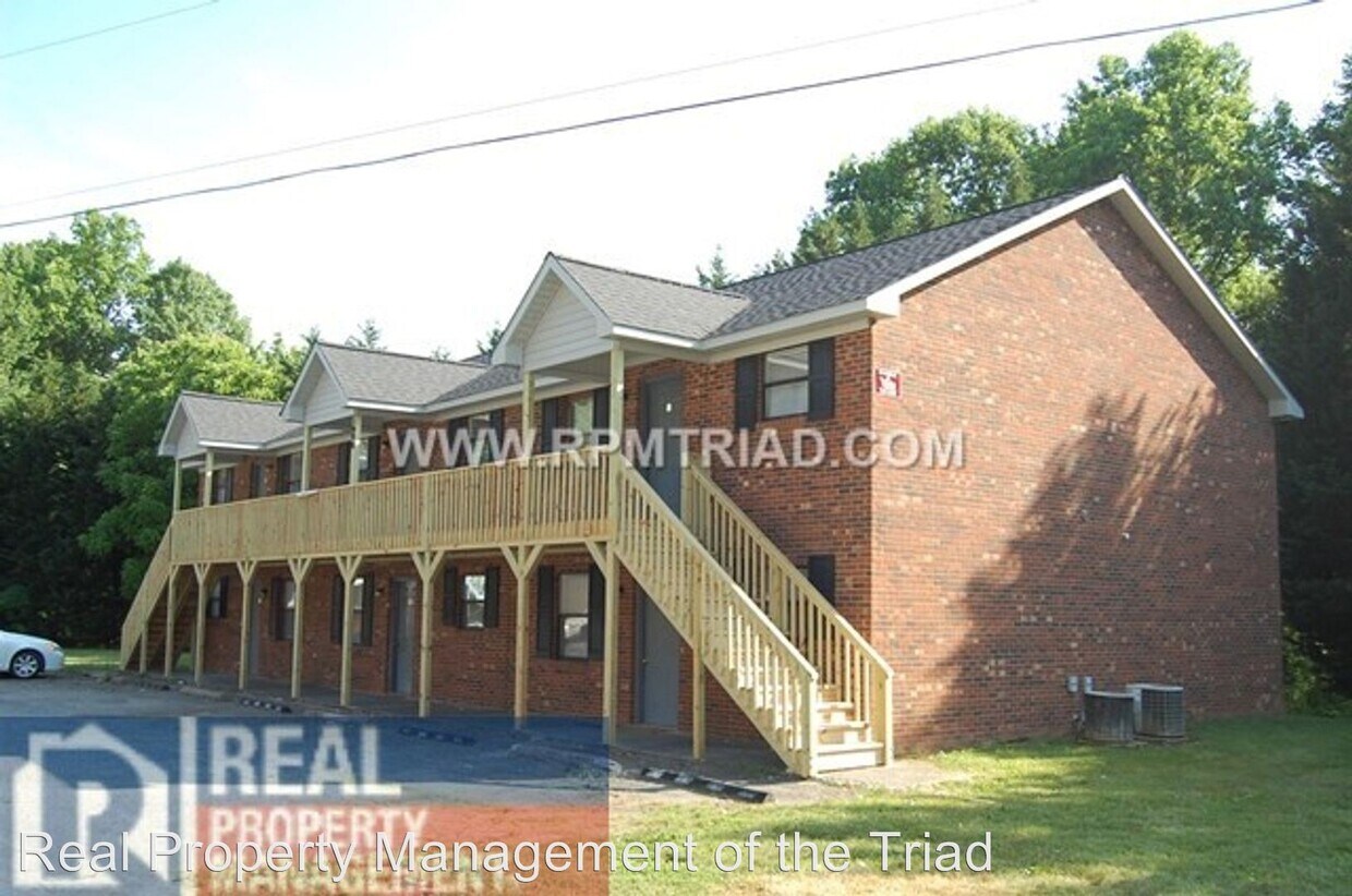 Primary Photo - 1600 Oak Croft Ct