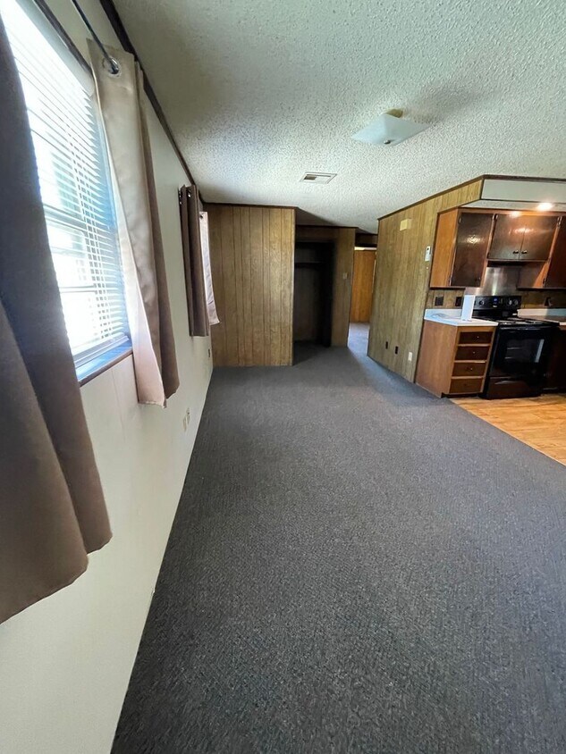 Building Photo - $77 Move In Special