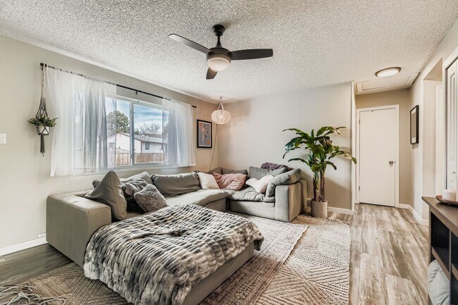 Foto del edificio - Charming 3 bed/1 bath Broomfield Home - Available December 20th!