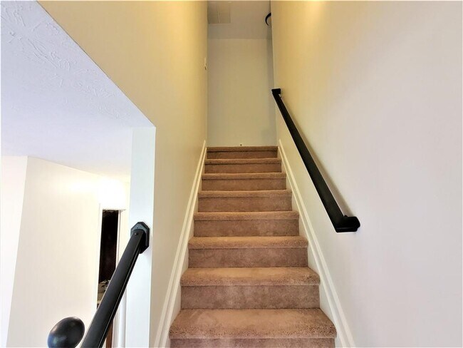 Building Photo - 190 Radner Run