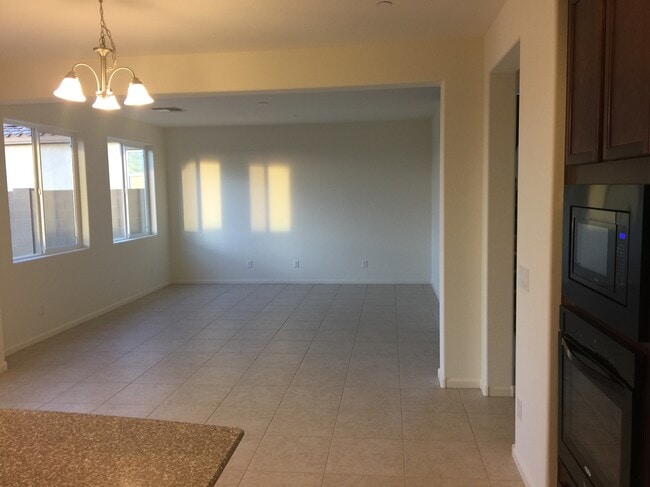 Foto del edificio - 13727 W Linanthus Rd