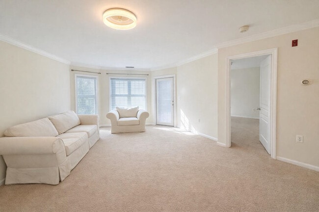 Building Photo - 5575 Seminary Rd