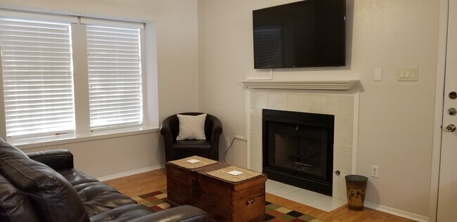 Foto del edificio - 1411 Gracy Farms Ln