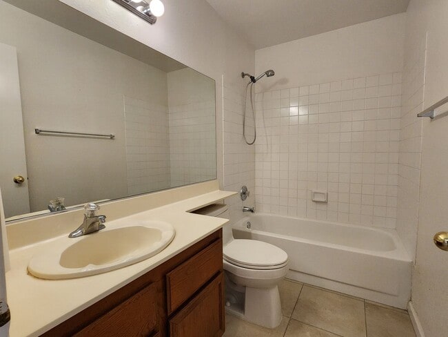 Foto del edificio - 2nd FLOOR CONDO IN GATED COMMUNITY