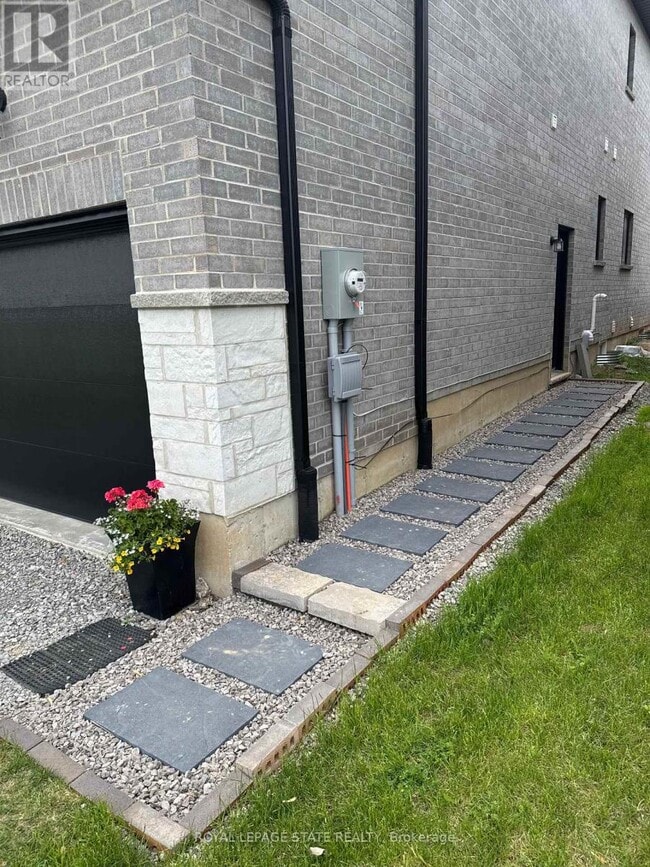 Building Photo - 348 Springbrook Ave