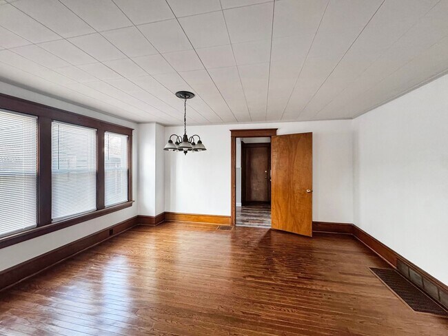 Foto del edificio - 1012-1014 Louisa St