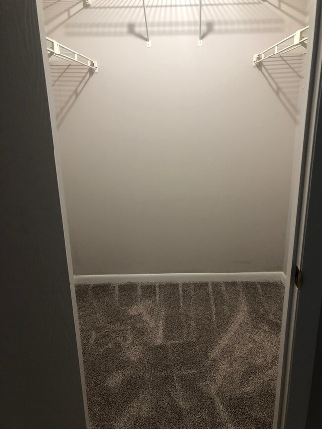 Building Photo - Spacious one bedroom with den