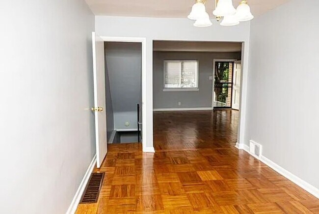 Building Photo - Stunning 3-Bedroom Townhome with One-Car G...