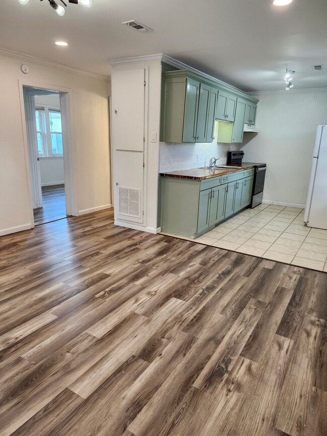 Foto del edificio - newly renovated 2 bedroom, 1 bathroom apar...