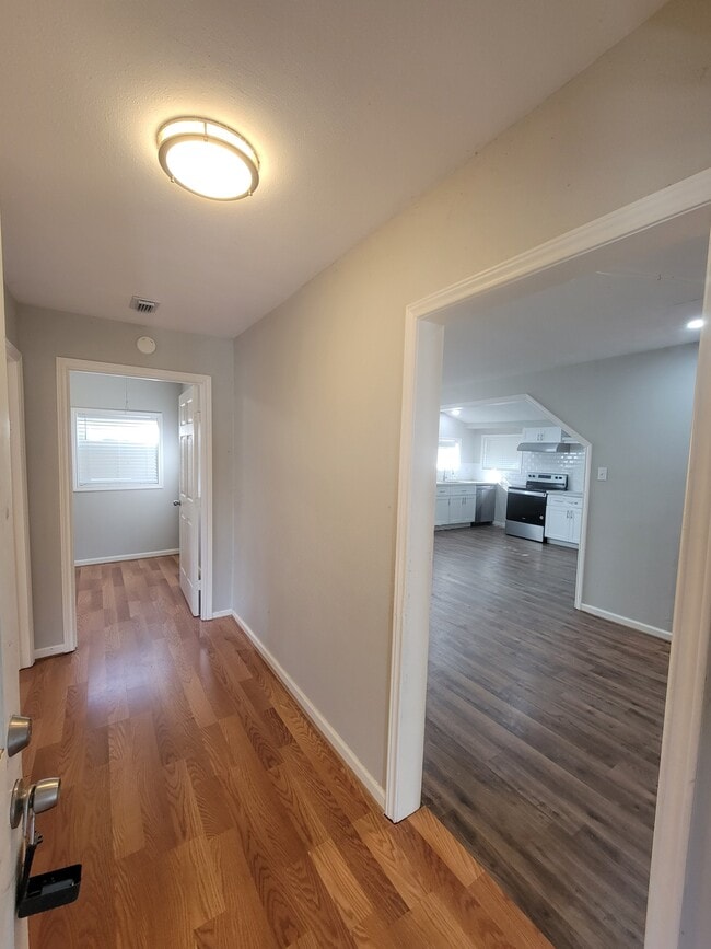 Foto del edificio - 707 Johnson Ln