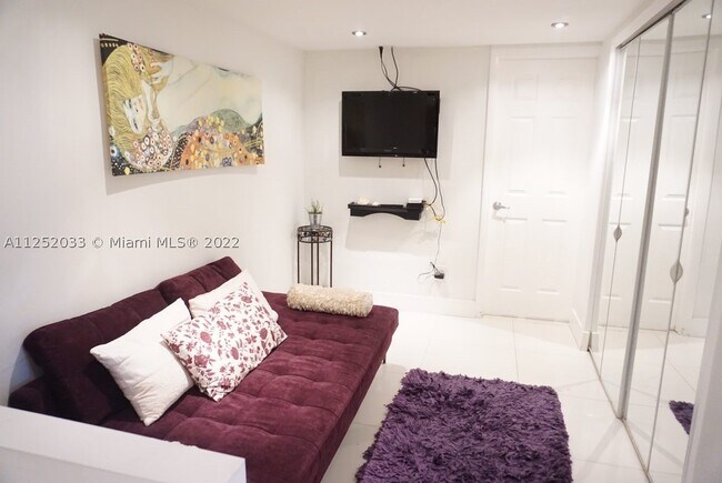 Building Photo - 5161 Collins Ave