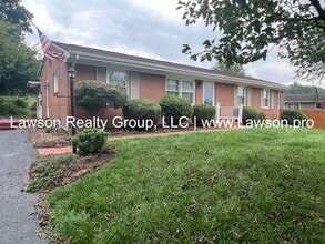 Building Photo - 900 Flanders Ln
