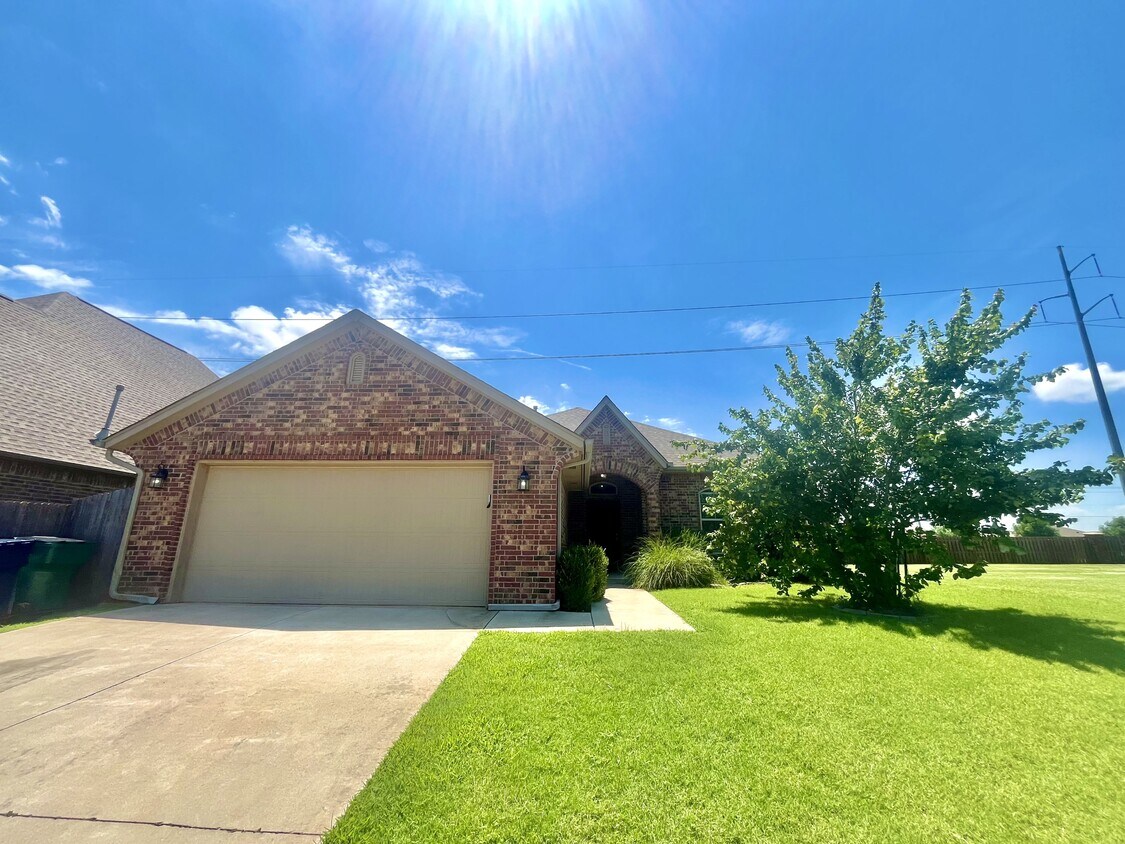 Foto principal - 2408 NW 193rd St