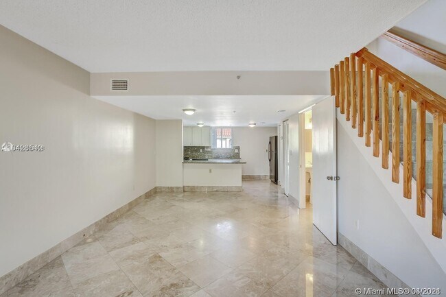 Foto del edificio - 631 NW 82nd Ave