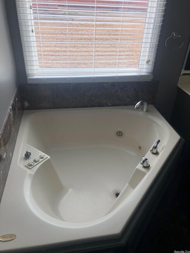 Building Photo - 3800 Ridgepointe Cove