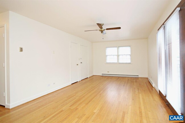Building Photo - 2114 Ivy Rd
