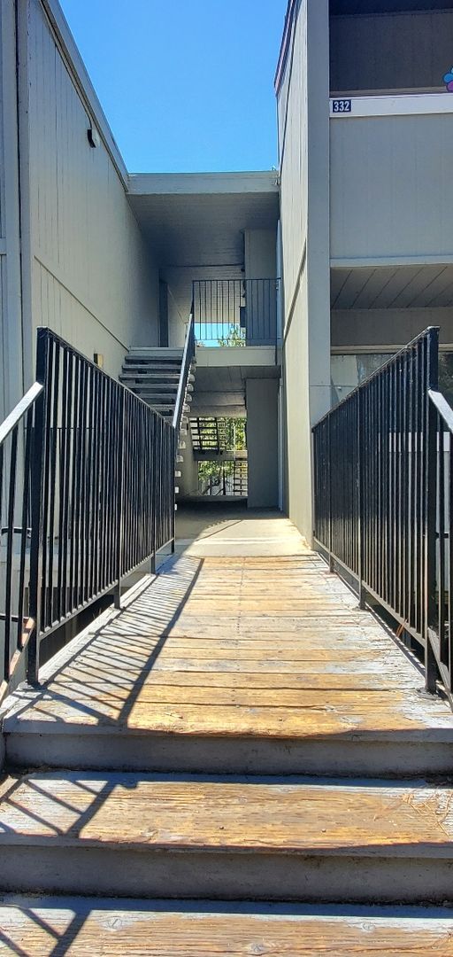 Foto del edificio - Beautiful Updated Studio in Vallejo with Patio Community Pool Gated Complex and Secured Parking