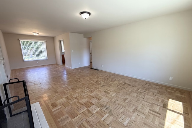 Building Photo - Spacious 3-Bedroom Home with Hardwood Floors & Large Backyard in South San Francisco