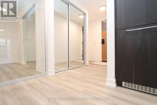 Photo du bâtiment - 771-771 Yonge St