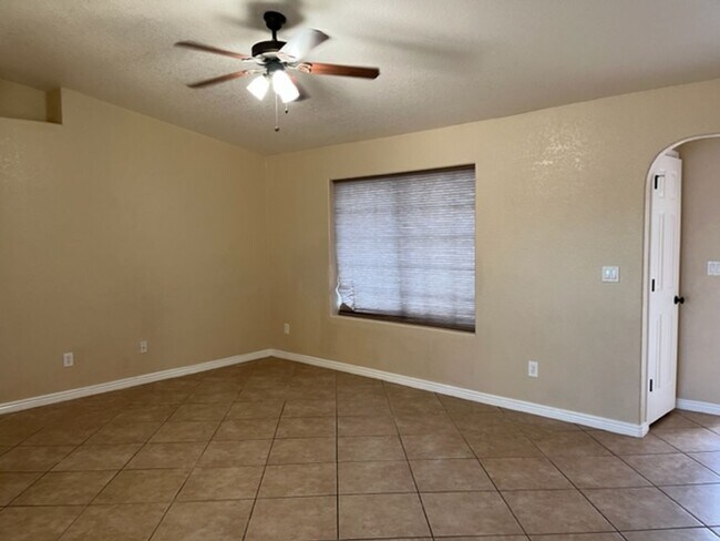 Foto del edificio - 3 Bedroom - 2 Bath Home