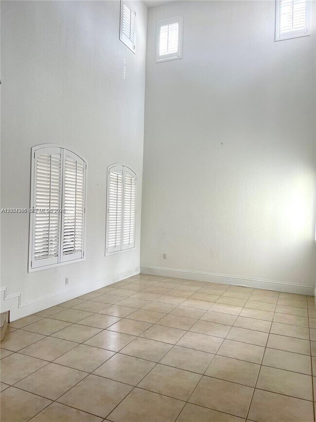 Foto del edificio - 6644 SW 163rd Pl