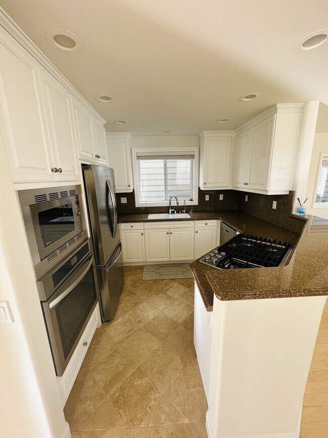 423 Marigold Ave, Corona Del Mar, CA 92625 Townhome Rentals in Corona