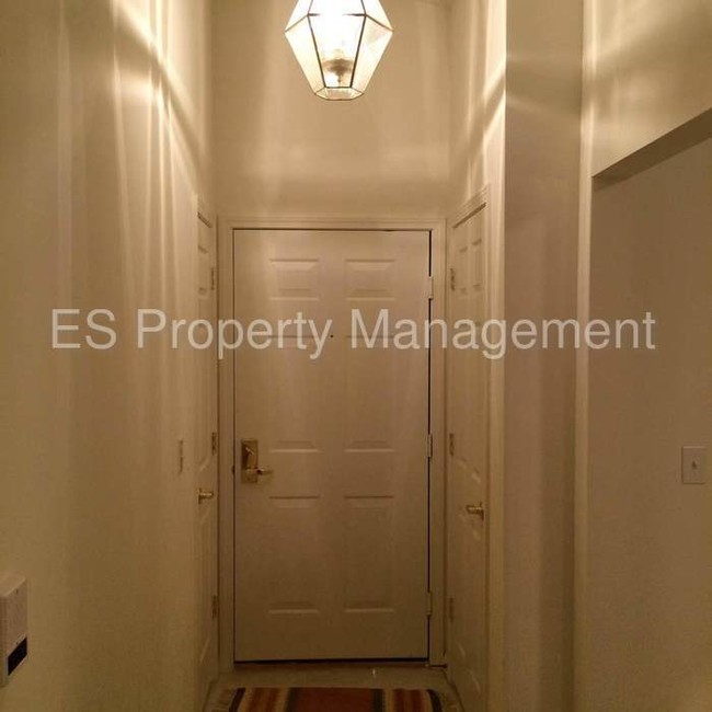 Foto del edificio - 8901 Hunters Creek Dr