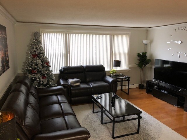 Foto del edificio - 4940 N Leonard Dr