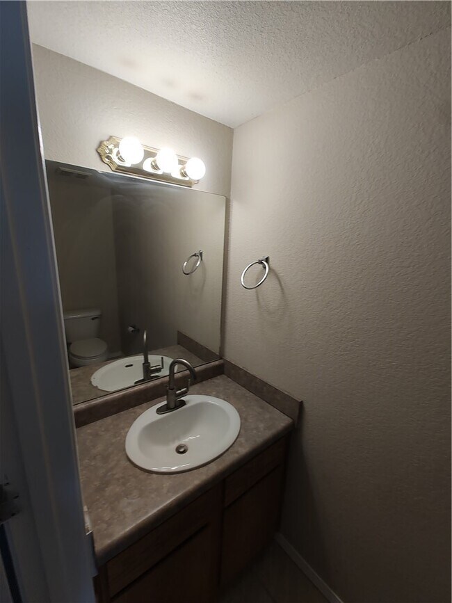 Building Photo - 9 W Rainsong St