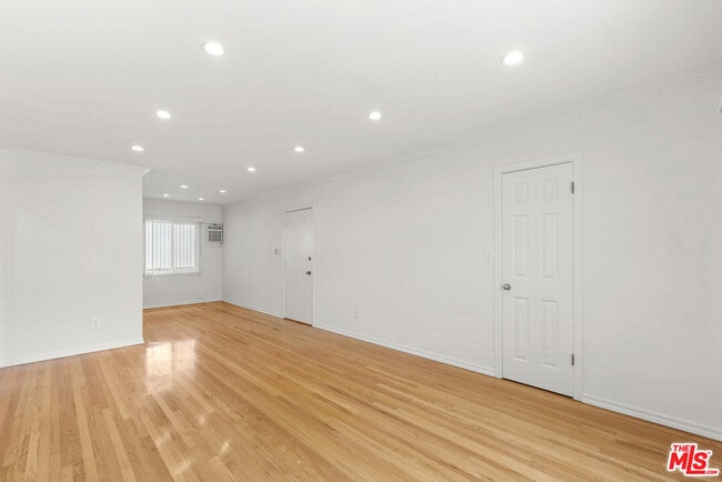 Building Photo - 1235 N Harper Ave