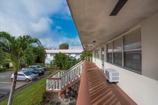 Building Photo - 14 Coventry A