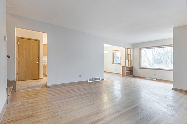 Building Photo - 500 Falcon Cir