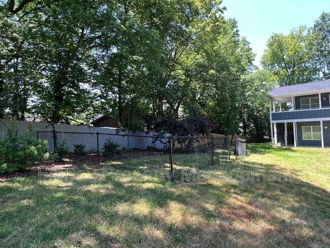 Building Photo - 518 Boone St