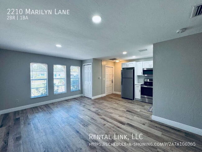 Building Photo - 2210 Marilyn Ln