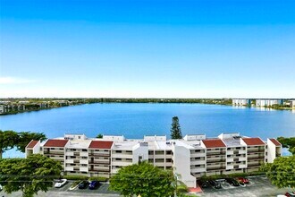 Building Photo - 111 Lake Emerald Dr