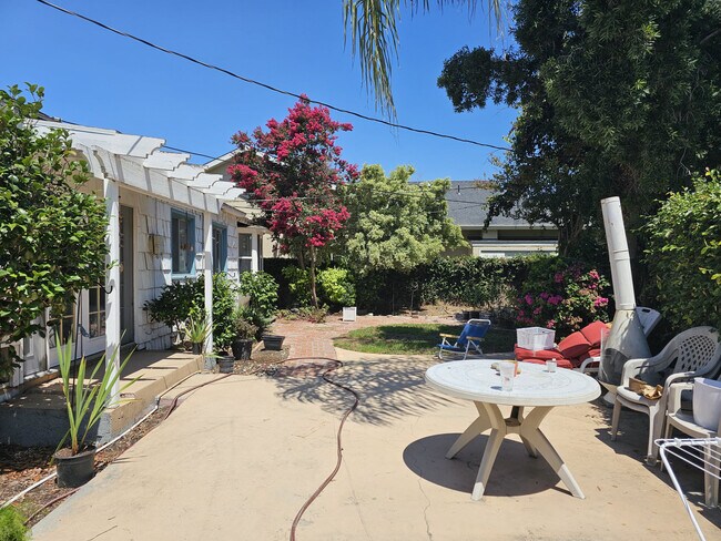 Foto del edificio - 4126 Sebren Ave