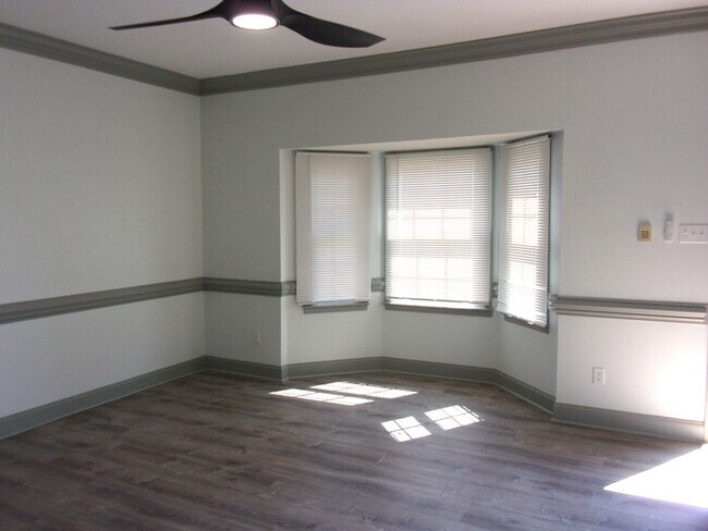 Foto del edificio - Beautifully Updated 2 Bedroom 2 Bath Townhome Minutes to Downtown Rock Hill