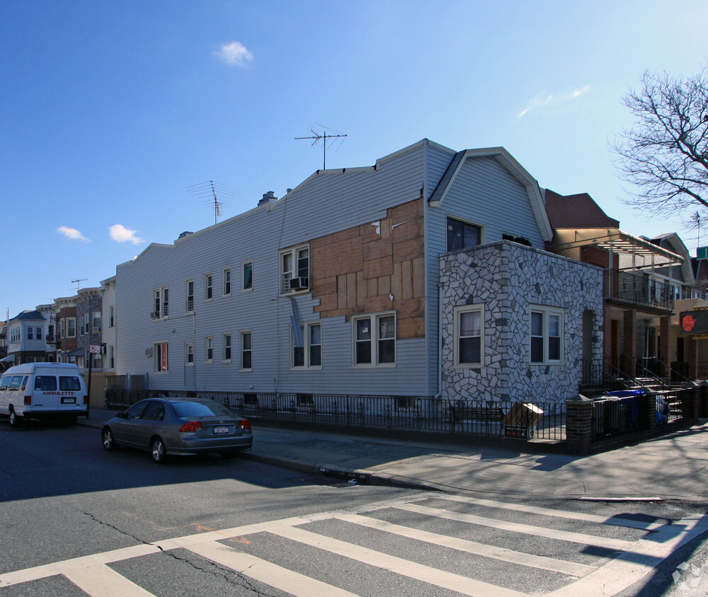 Foto del edificio - 1701 Benson Ave